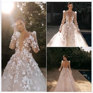 Berta 22-06 Wedding Gown and Matching Veil UNALTERED